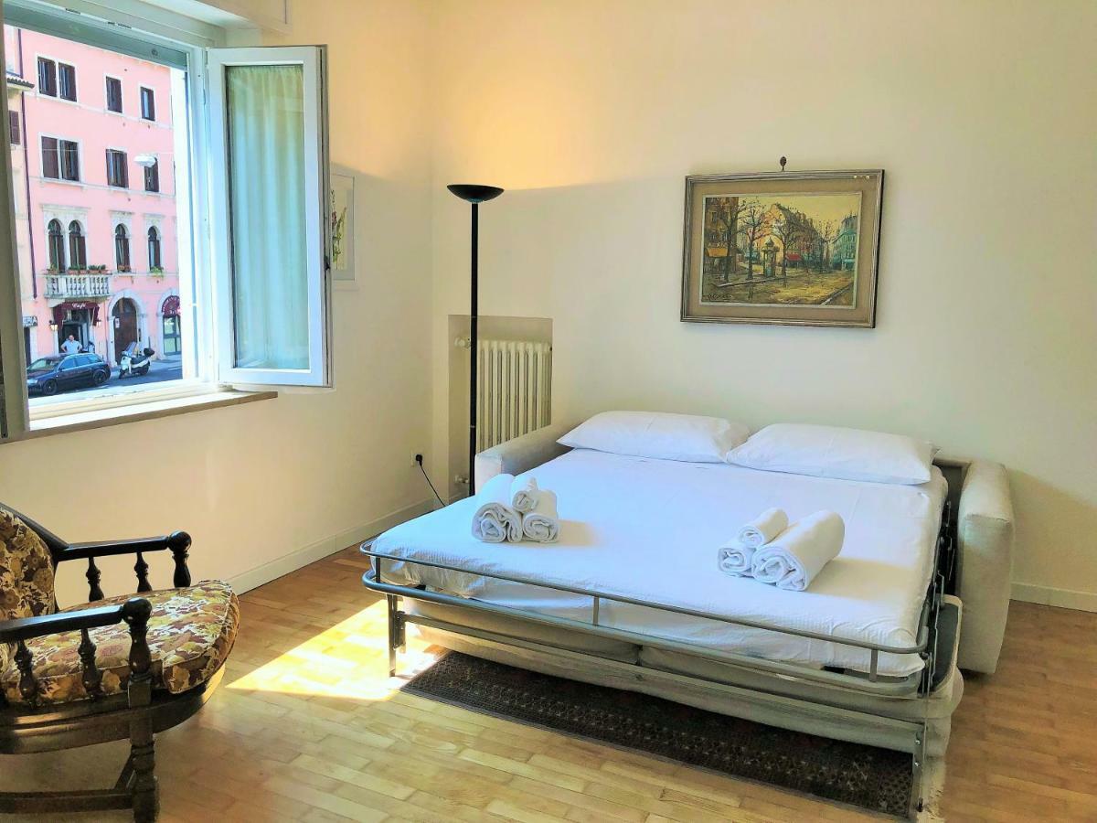 Appartamento Portapalio40 Con Parcheggio เวโรนา ภายนอก รูปภาพ